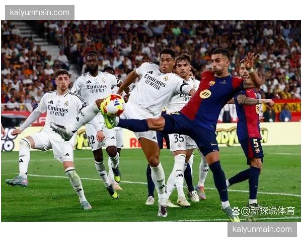 巴萨强化4-3-3高位压迫体系，佩德里与加维分居左右中场提升逼抢成功率